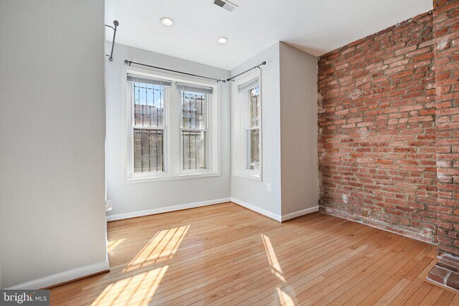 Building Photo - 504 L St NE