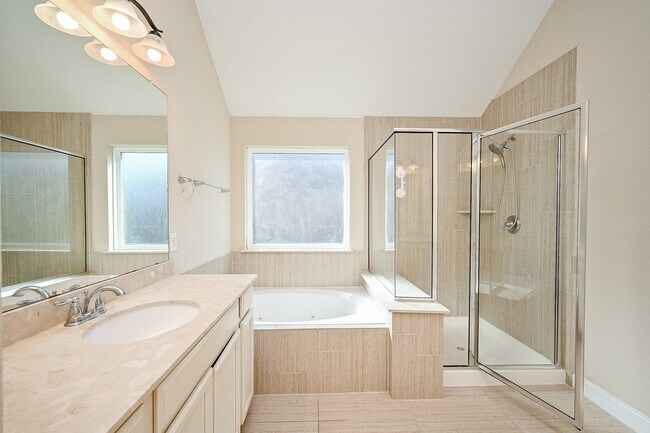 Foto del edificio - 5823 Hillside River Ln