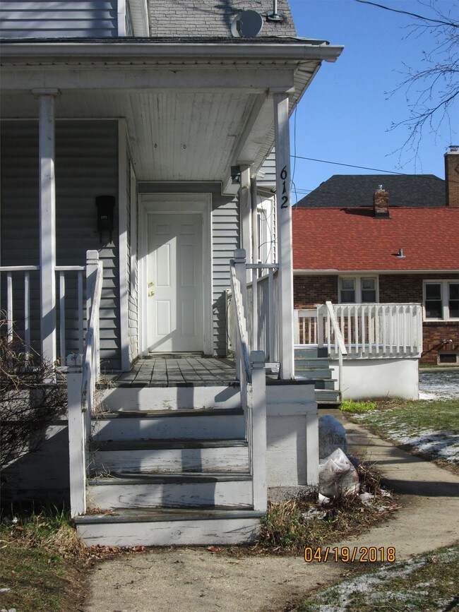 Building Photo - 612 39th St