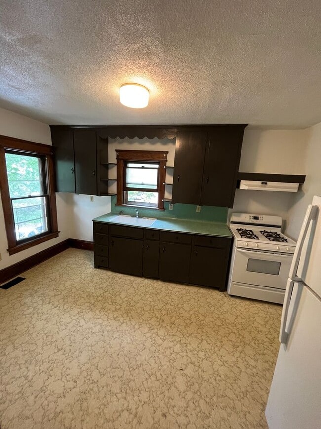 Building Photo - 549 Pine St