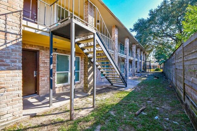 Building Photo - 7902 Prestwood Dr