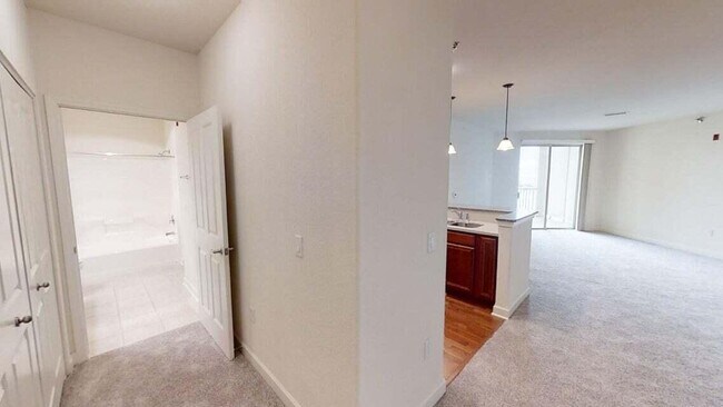 Building Photo - 4130 S Lake Dr