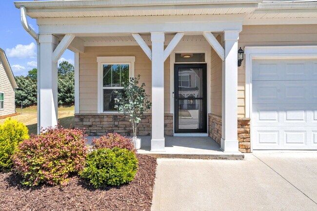 Foto del edificio - Elegant 3 Bed / 2.5 Bath Luxury Townhome + Bonus Room in Indigo Pointe with Main-Level Primary Su...