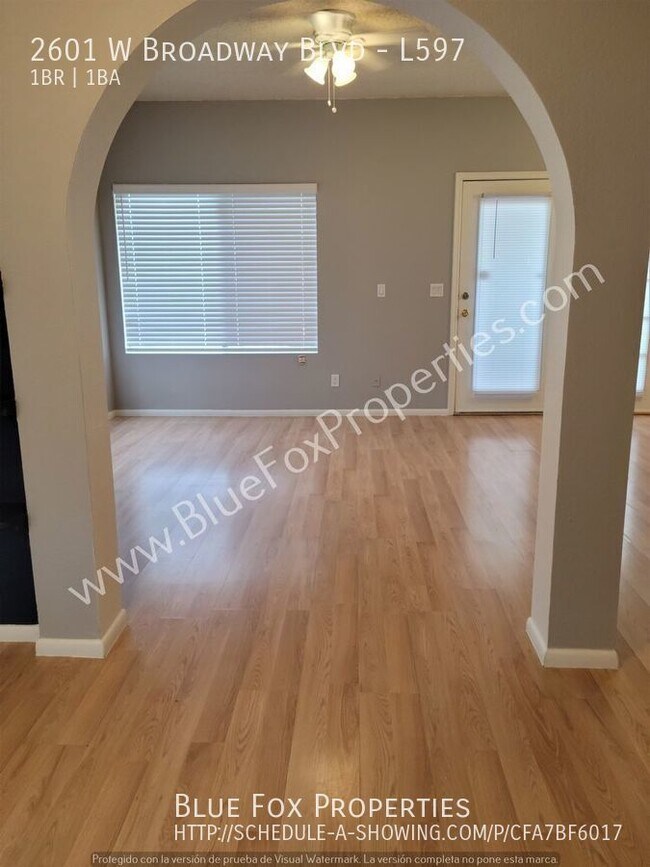 Building Photo - 1 bedroom, 1 bathroom close to downtown
