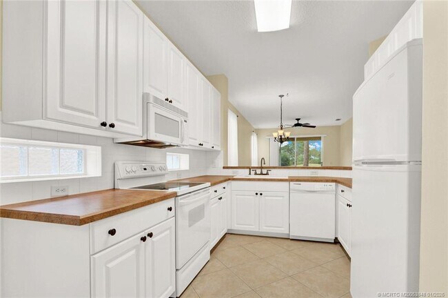 Foto del edificio - 3701 NW Willow Creek Dr