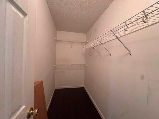Foto del edificio - 547 Lockwood Dr