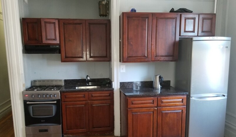 Kitchen - 188 Claremont Ave
