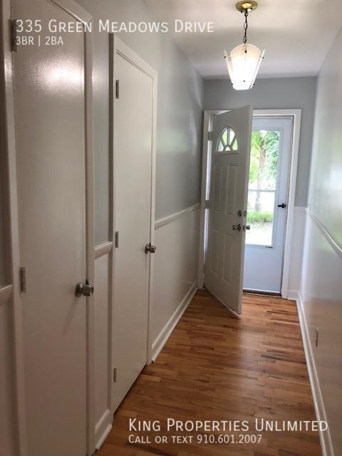 Foto del edificio - 335 Green Meadows Dr