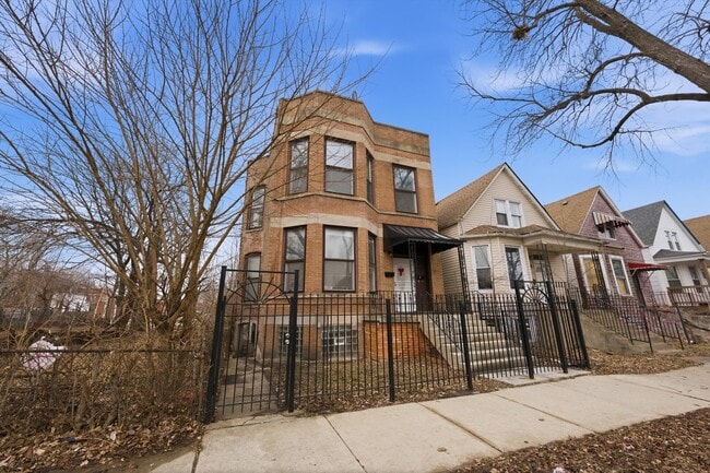 Building Photo - 7242 S May St