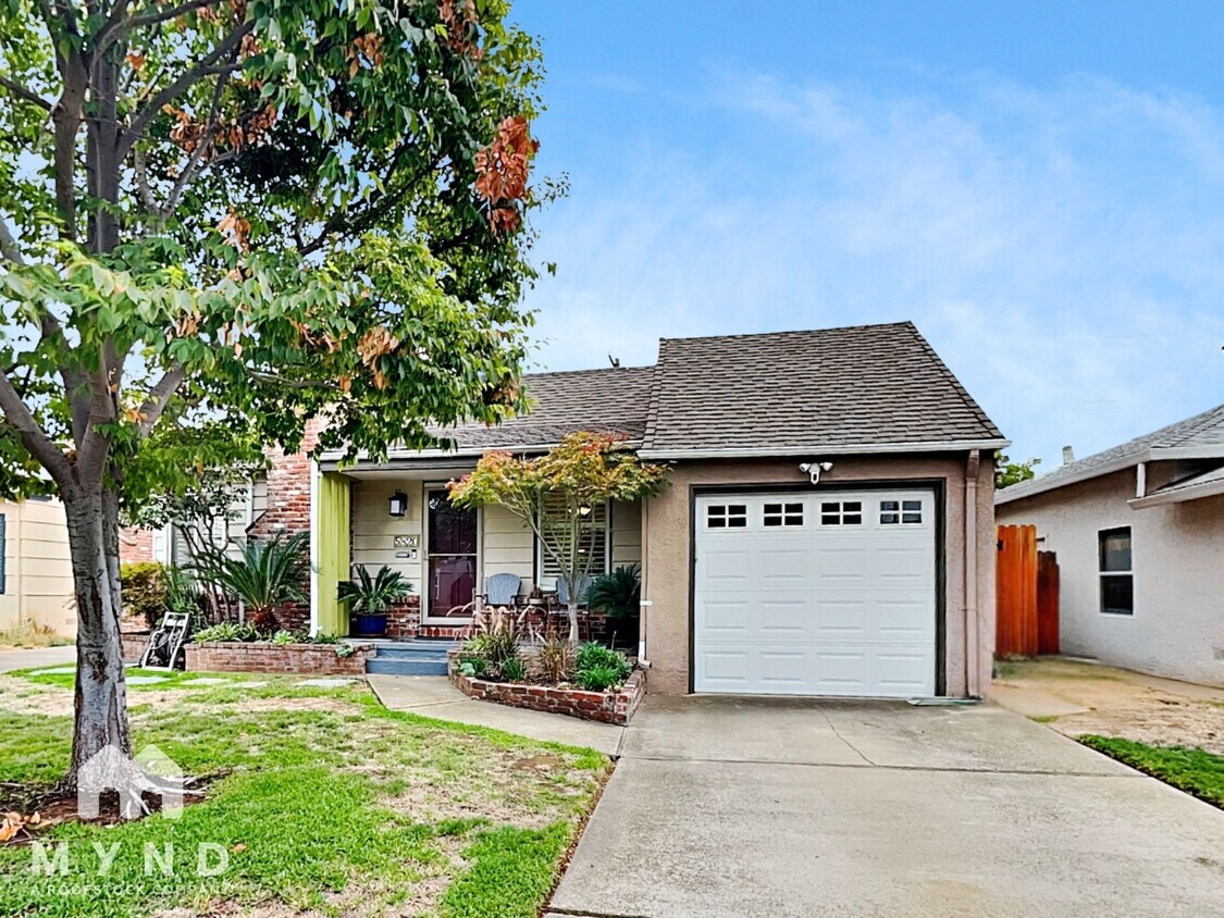 Foto principal - 5820 12th Ave