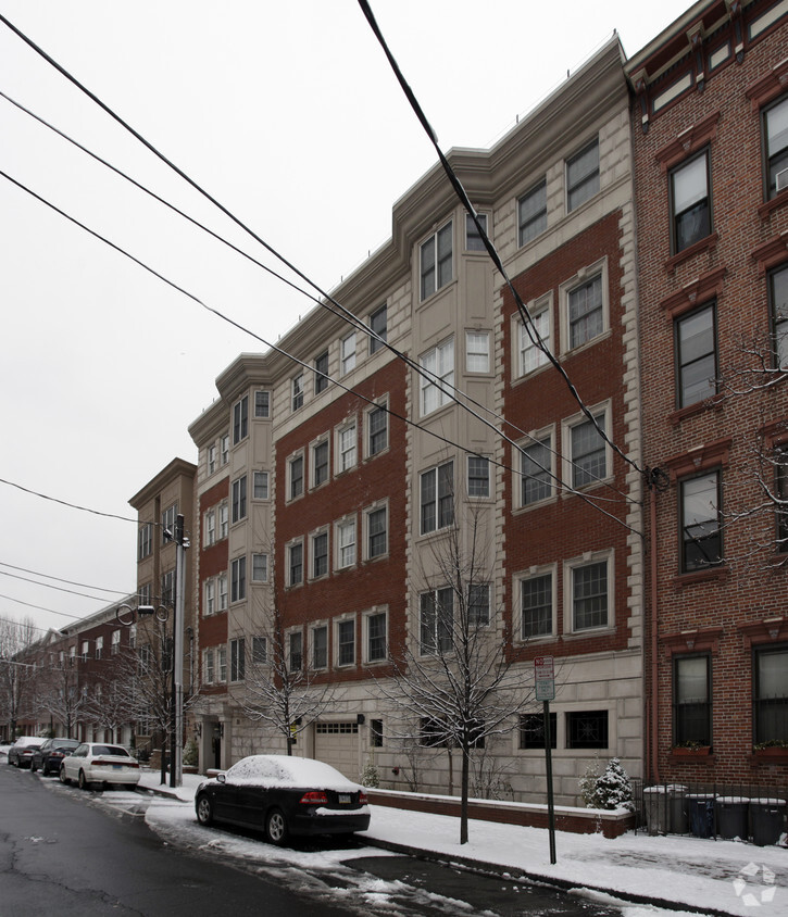 Building Photo - 205-209 Madison St