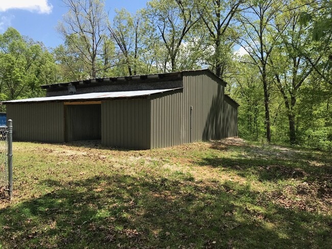 Building Photo - Country living close to town -814 CR 450
