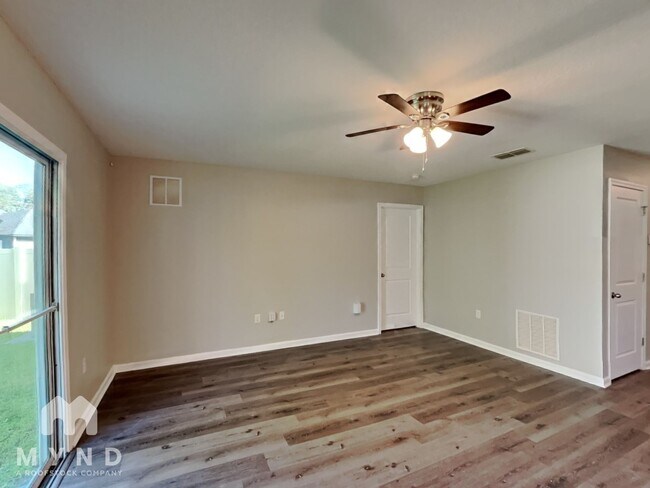 Foto del edificio - 12372 Cherry Bluff Dr