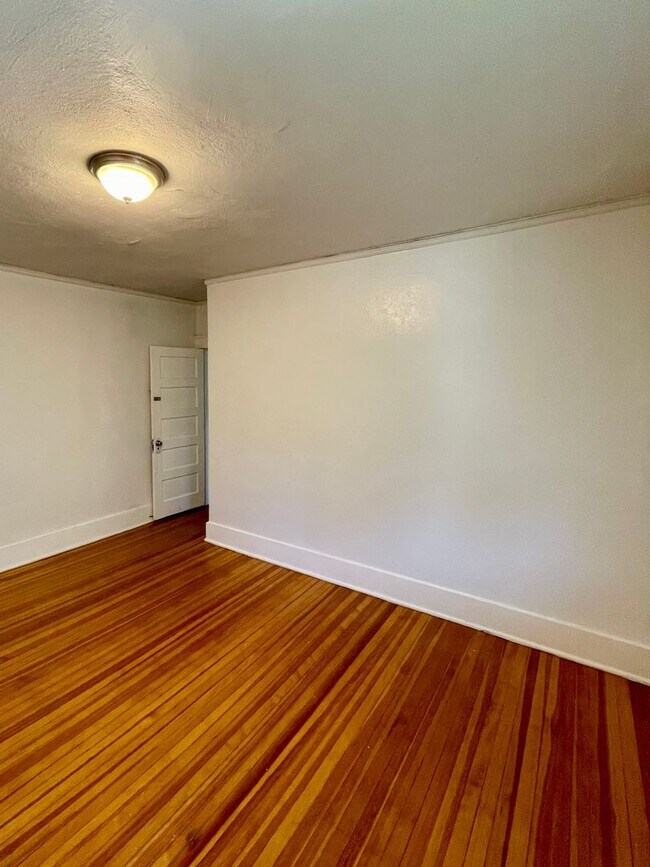Foto del edificio - Beautiful & Spacious 3 Bedroom Townhome in...