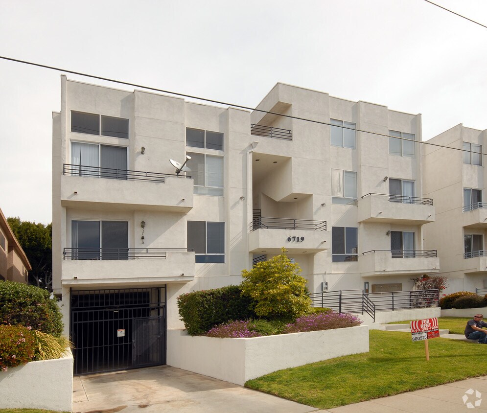 Building Photo - 6719 W 86th Pl