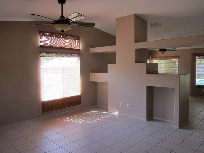 Foto del edificio - 45565 Deerbrook Cir