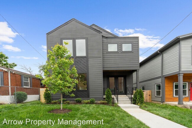 Foto del edificio - 4 br, 3 bath House - 2419 Batavia St
