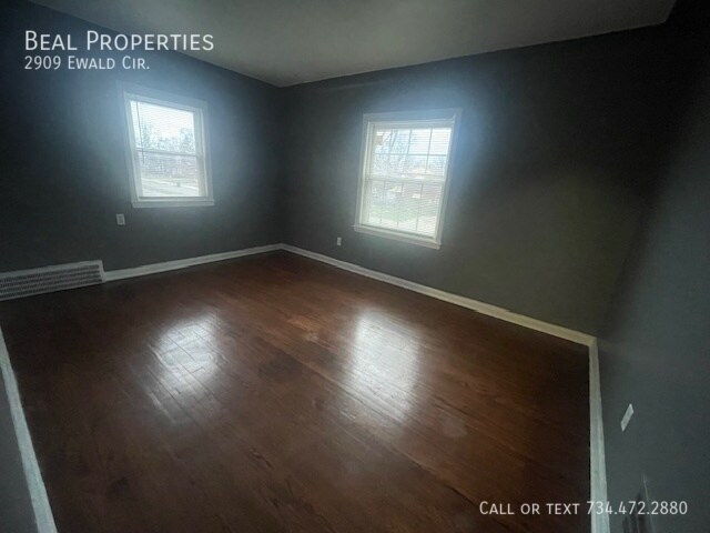 Foto del edificio - 2909 Ewald Cir