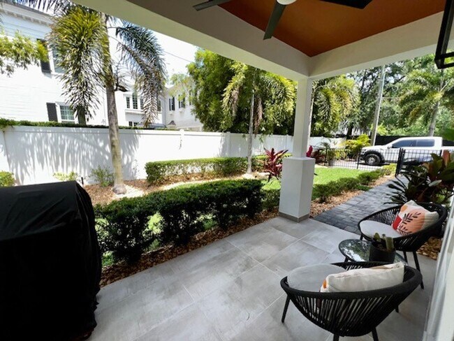 Foto del edificio - UPSCALE IMMACULATE GATED COLLEGE PARK 3x3....