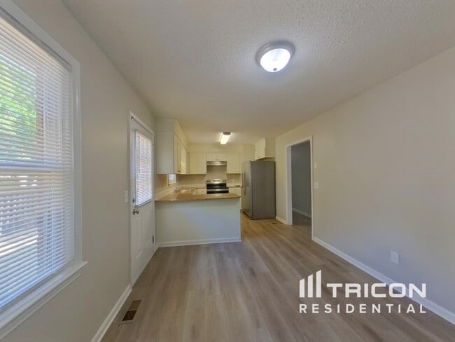 Foto del edificio - 327 Westridge Rd
