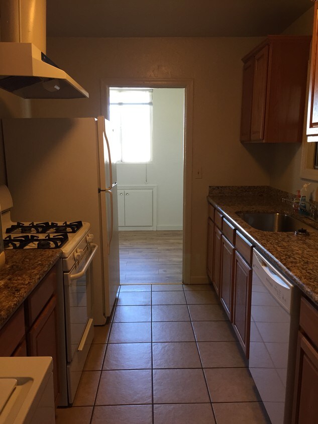 Foto principal - 443 E 10th St