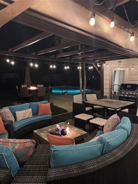 Foto del edificio - 6304 Beechwood Ave