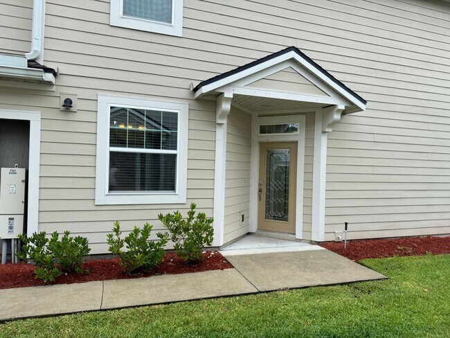 Building Photo - Townhome in St. Johns