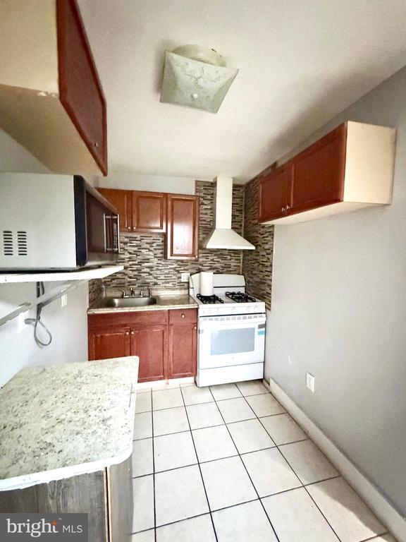 Building Photo - 176 W Hanover St