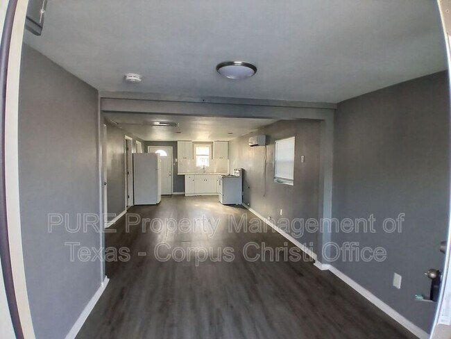 Building Photo - 809 12th St