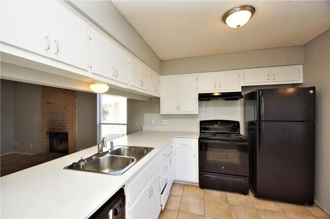 Foto del edificio - 8109 Dunn St