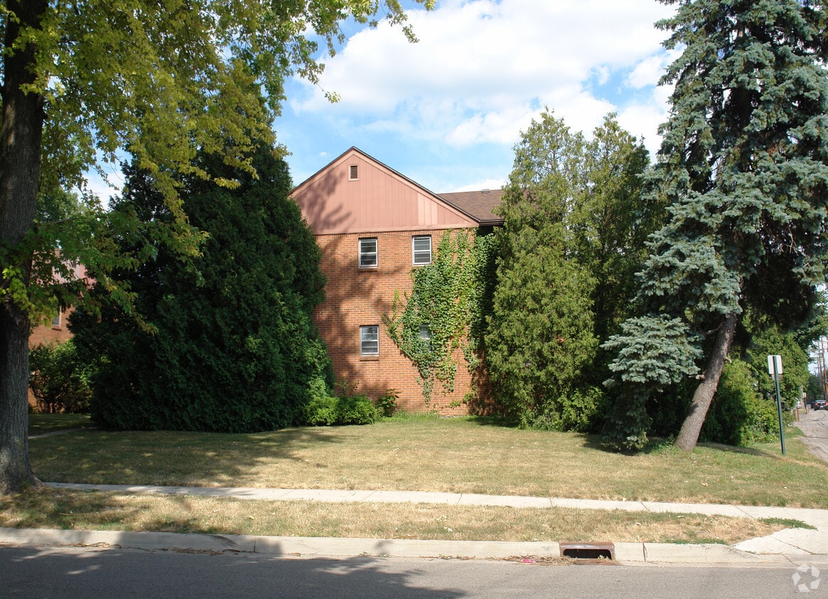 Primary Photo - 122 Durand St