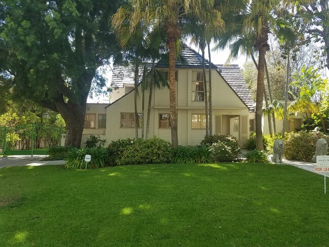 Building Photo - 517 N Maple Dr