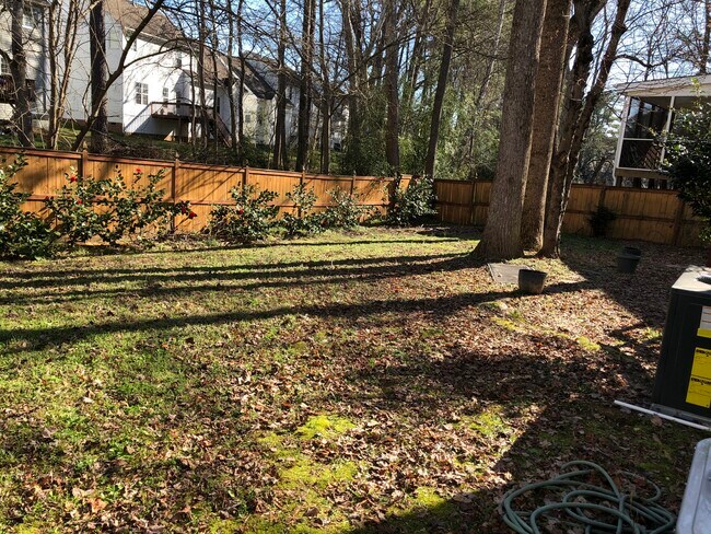 Patio trasero cercado - 632 Penncross Dr