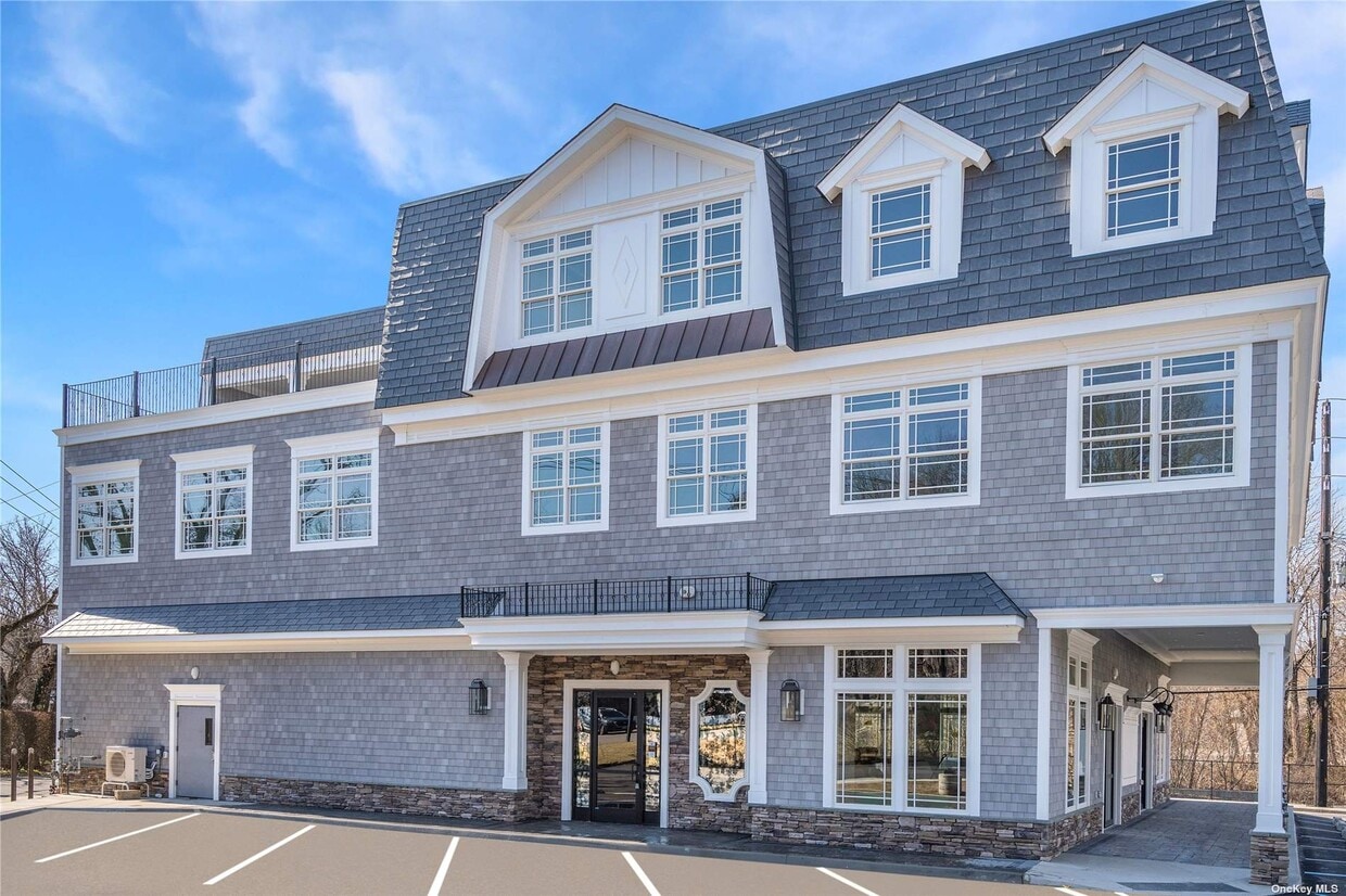 110 New York Ave Unit 2C, Huntington, NY 11743 Room for Rent in