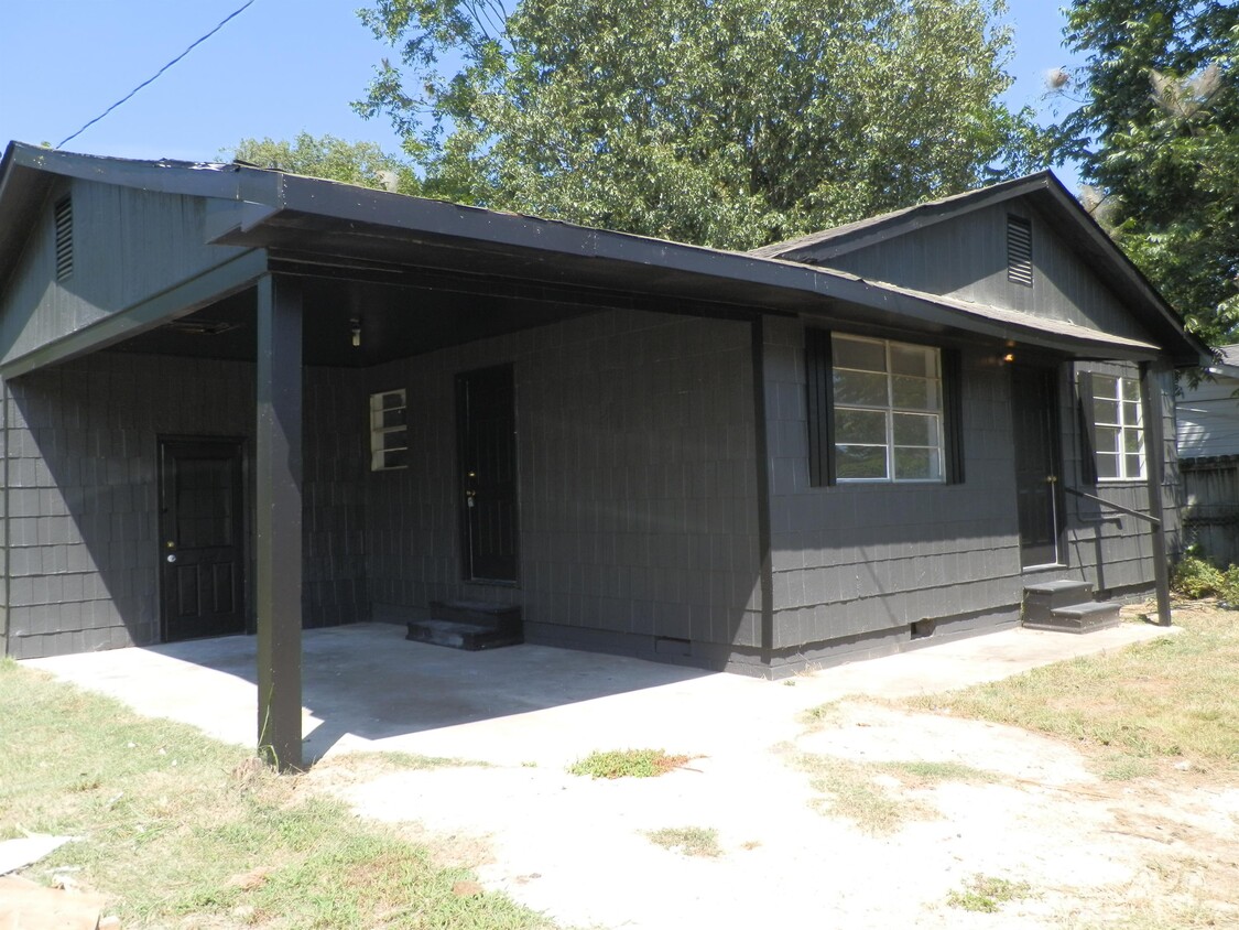 Building Photo - 303 C St