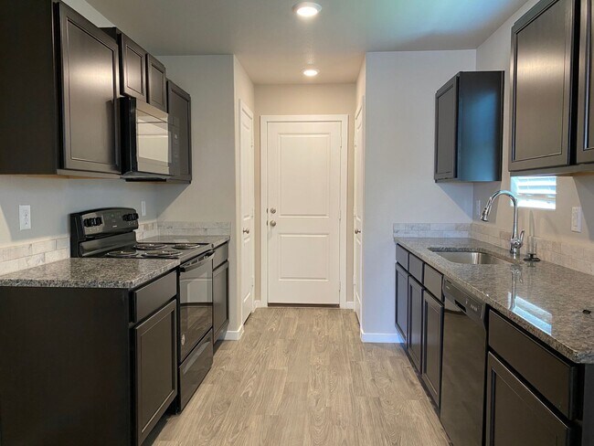 Building Photo - Affordable in Bell Farms