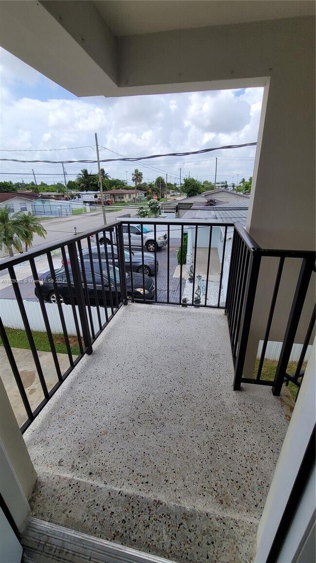 Building Photo - 3425 SW 89th Ave
