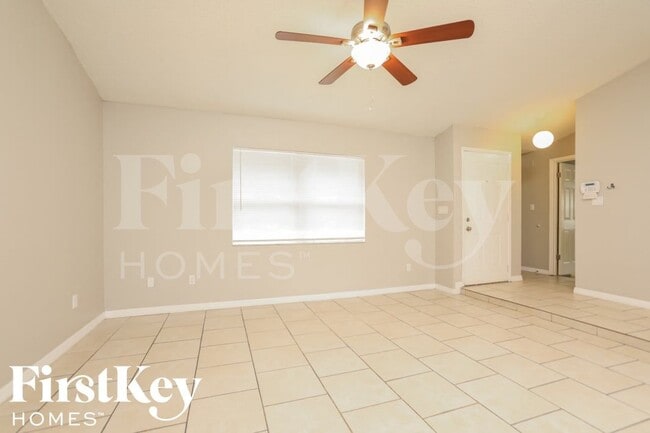 Foto del edificio - 2045 Houndslake Dr