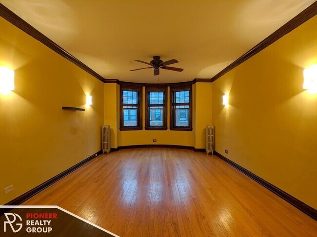 Building Photo - 4523 N Wolcott Ave