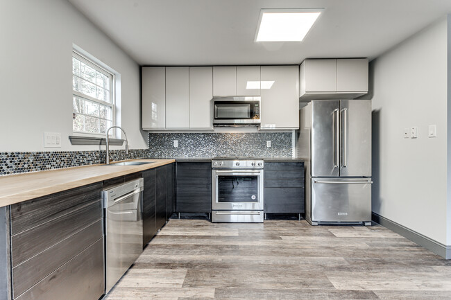 Stainless steel kitchen appliances - 1006 Middletown Rd