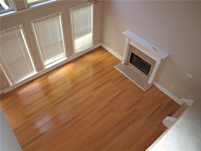 Foto del edificio - 1625 Hill Crossing Ct
