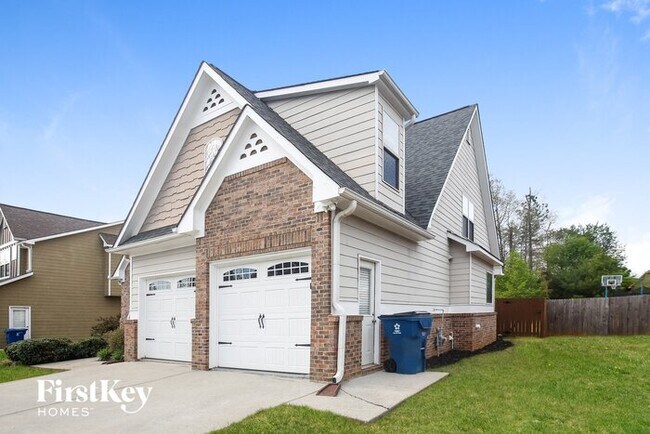 Building Photo - 15 Redwood Dr