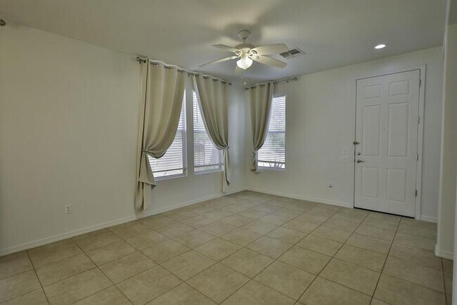 Building Photo - 748 W Paseo Celestial