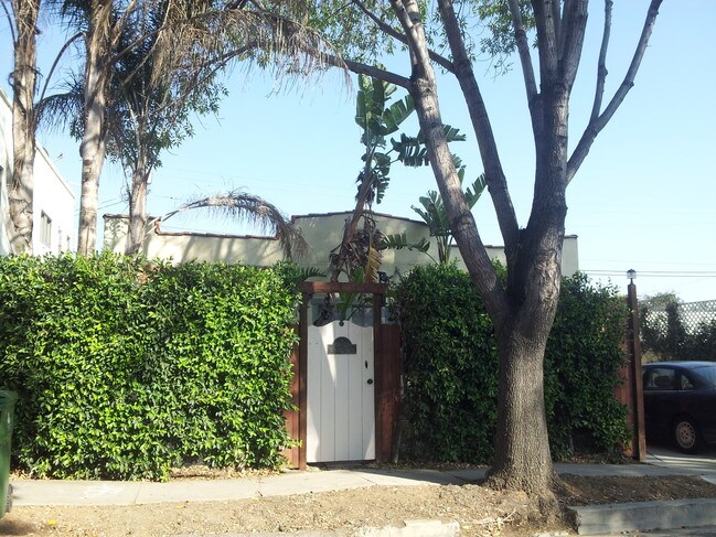 Front of duplex - 1250 N Citrus Ave