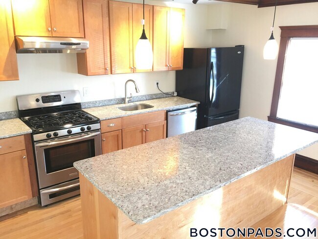 Building Photo - 34 Bentley St