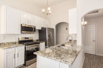 Building Photo - 1851 E Carla Vista Dr