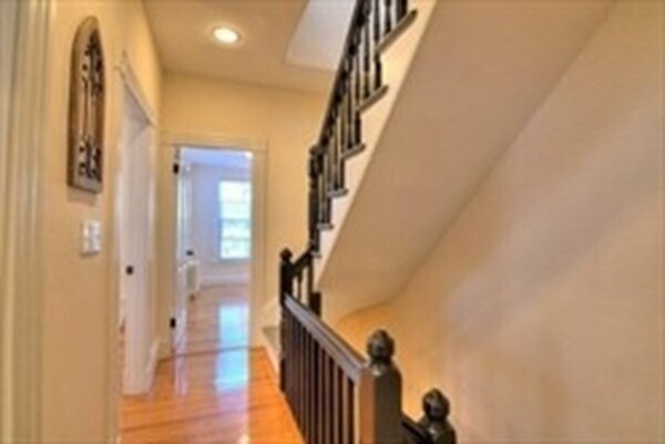 Building Photo - 14 Beltran St