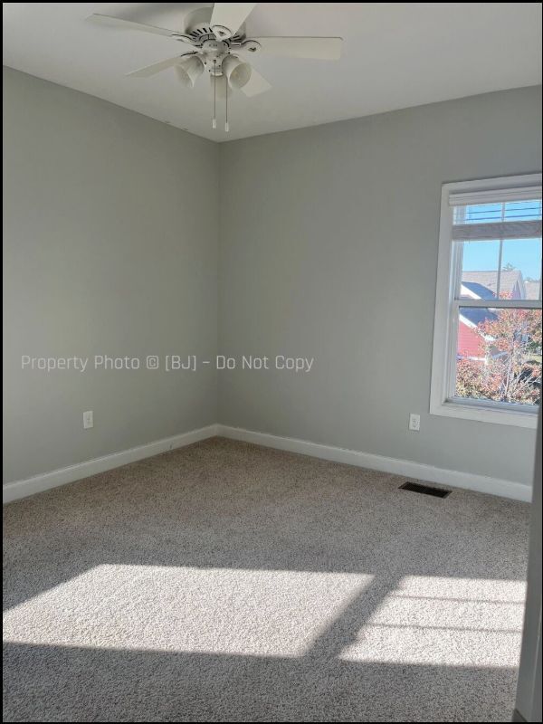 Building Photo - 128 Heartsease Ln