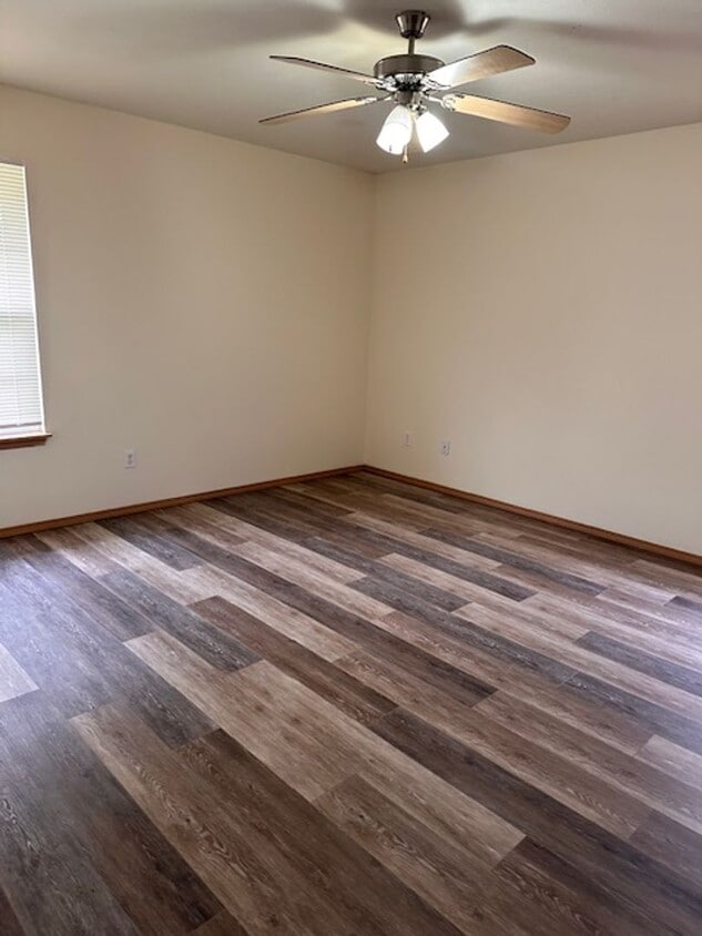 Foto del edificio - Great 3 bed 2 bath home in SE Springfield