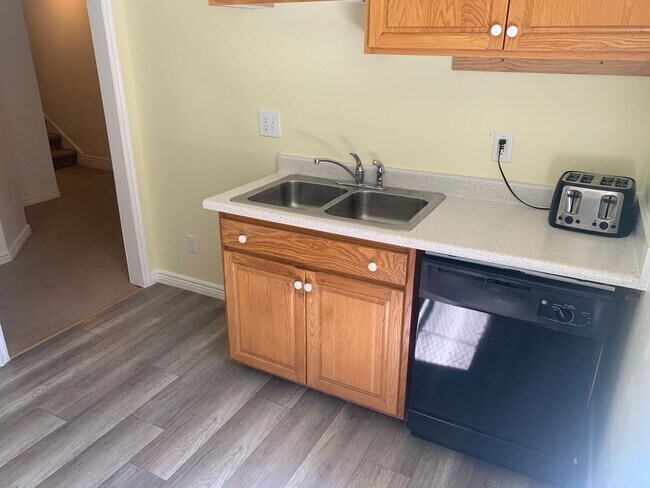 Foto del edificio - 4 Bedroom Basement Unit for Rent in PG $1800